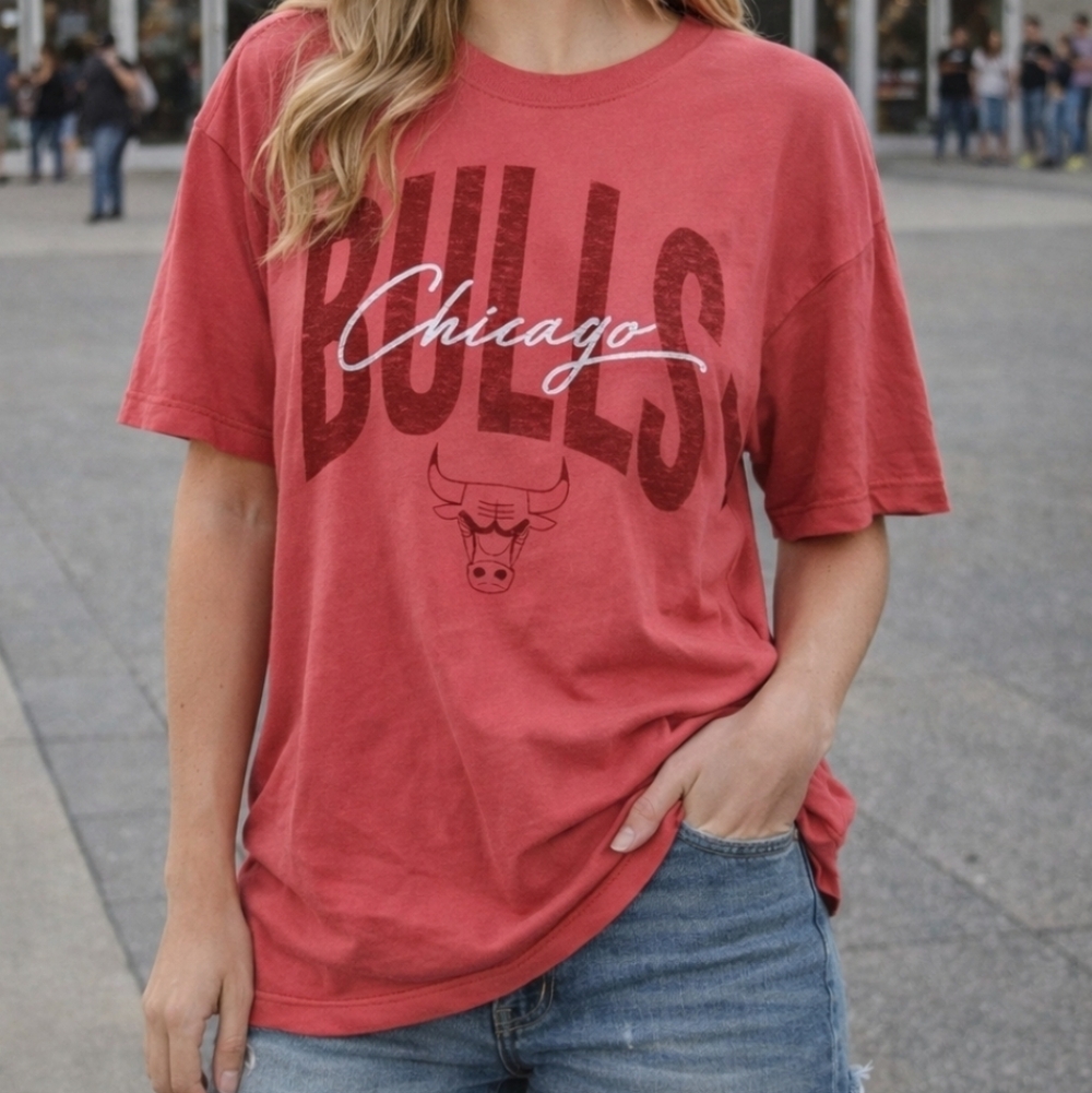 NWT Chicago Bulls Women's Small/med red pink-ish NBA T-Shirt lightweight Flowy